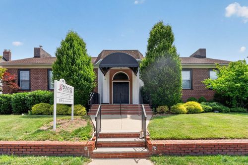 89 Valley Rd, Montclair, NJ, 07042-2212 | Card Image