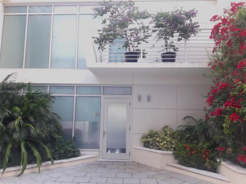 apt-547-3250 Ne 1st Ave, Miami, FL, 33137-4089 | Card Image