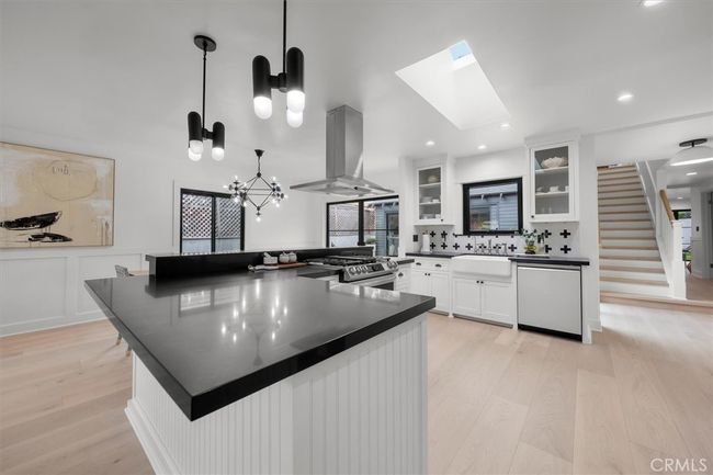 1012 10 Th St, House other with 4 bedrooms, 5 bathrooms and 8 parking in Manhattan Beach CA | Image 8