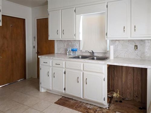 226 E Iowa St, Walters, OK, 73572-1422 | Card Image