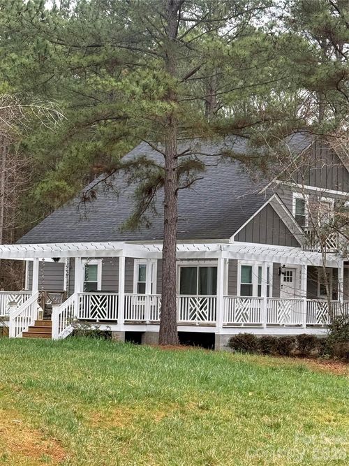 5111 Stockbridge Dr, Mount Holly, NC, 28120-8110 | Card Image