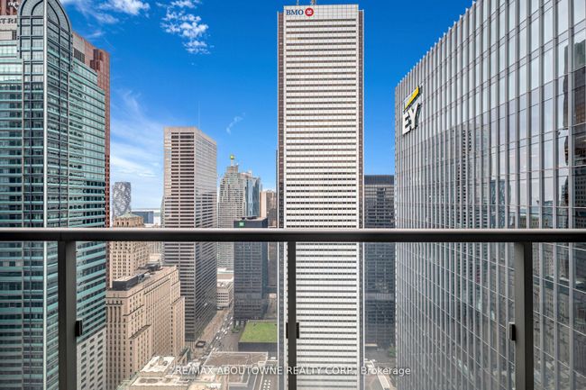 5210 - 70 Temperance St, Condo with 1 bedrooms, 1 bathrooms and null parking in Toronto ON | Image 24