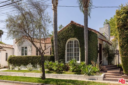 8009 Clinton St, Los Angeles, CA, 90048-2305 | Card Image