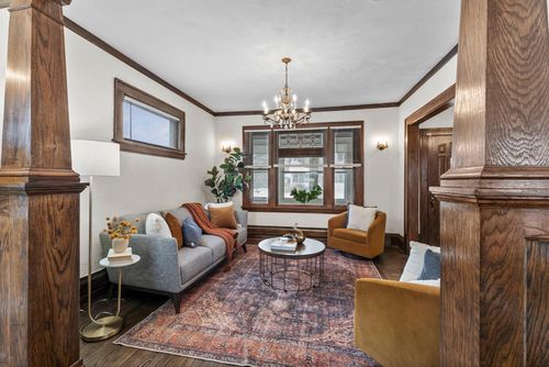 137 9th Ave S, South Saint Paul, MN, 55075-2211 | Card Image