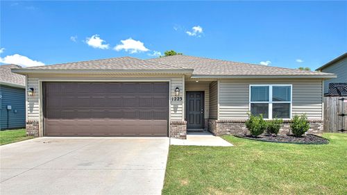 1223 E Sparrow Cir, Fayetteville, AR, 72701-3190 | Card Image