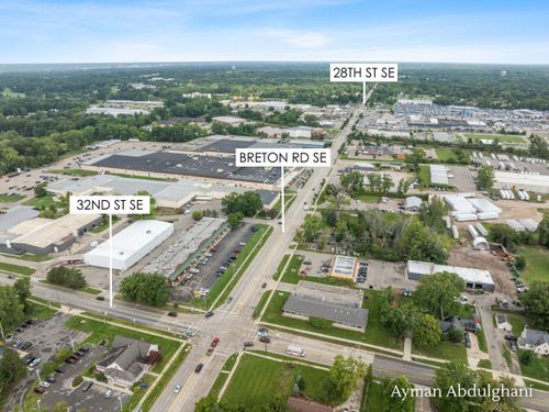 3151 Breton Rd Se, Kentwood, MI, 49512-1768 | Card Image