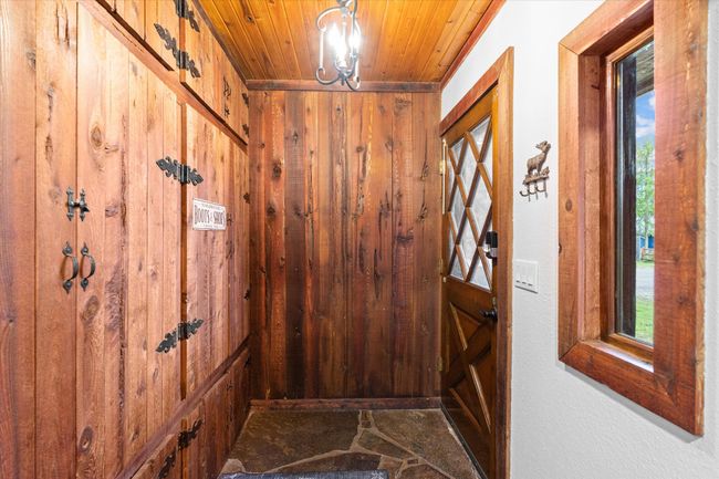 Interior Entry | Image 22