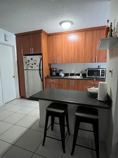 apt-13-4081 N Dixie Hwy, Oakland Park, FL, 33334-3062 | Card Image