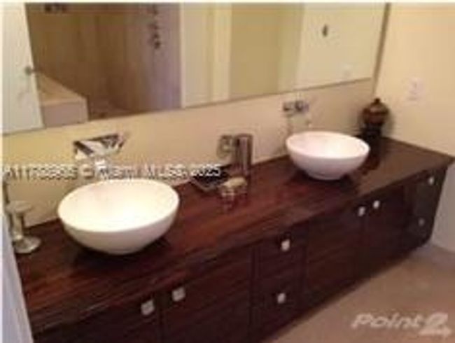 APT-1006 - 5875 Collins Ave, Condo with 1 bedrooms, 2 bathrooms and null parking in Miami Beach FL | Image 9