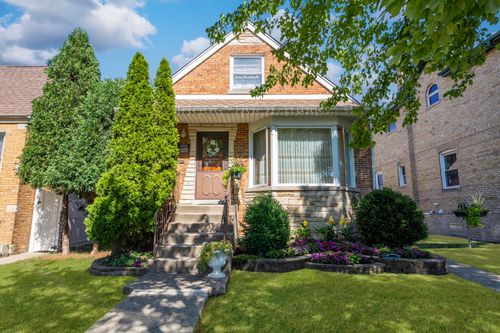 4833 N Moody Avenue, Chicago, IL, 60630 | Card Image