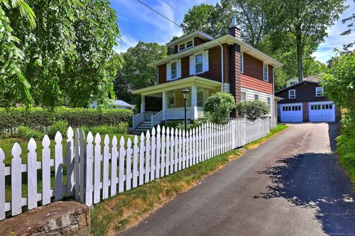 21 Oakwood Ave, Waterbury, CT, 06708-1021 | Card Image