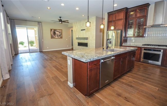 8162 Desert Madera St, House other with 3 bedrooms, 3 bathrooms and null parking in Las Vegas NV | Image 5