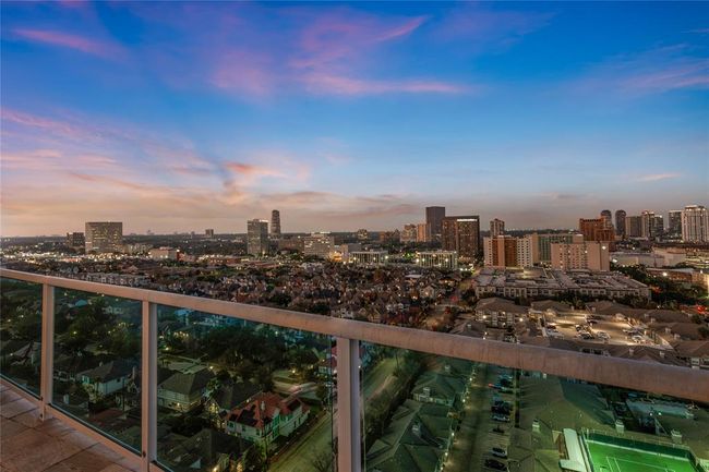 UNIT-1702 - 3388 Sage Rd, Condo with 3 bedrooms, 3 bathrooms and null parking in Houston TX | Image 44
