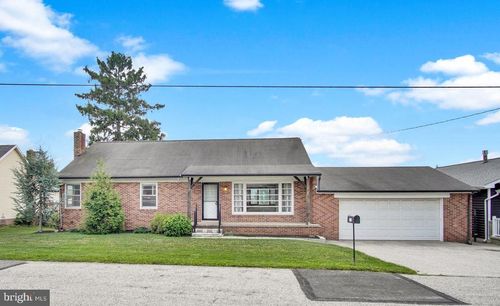 130 W Highland Ave, SPRING GROVE, PA, 17362-1108 | Card Image