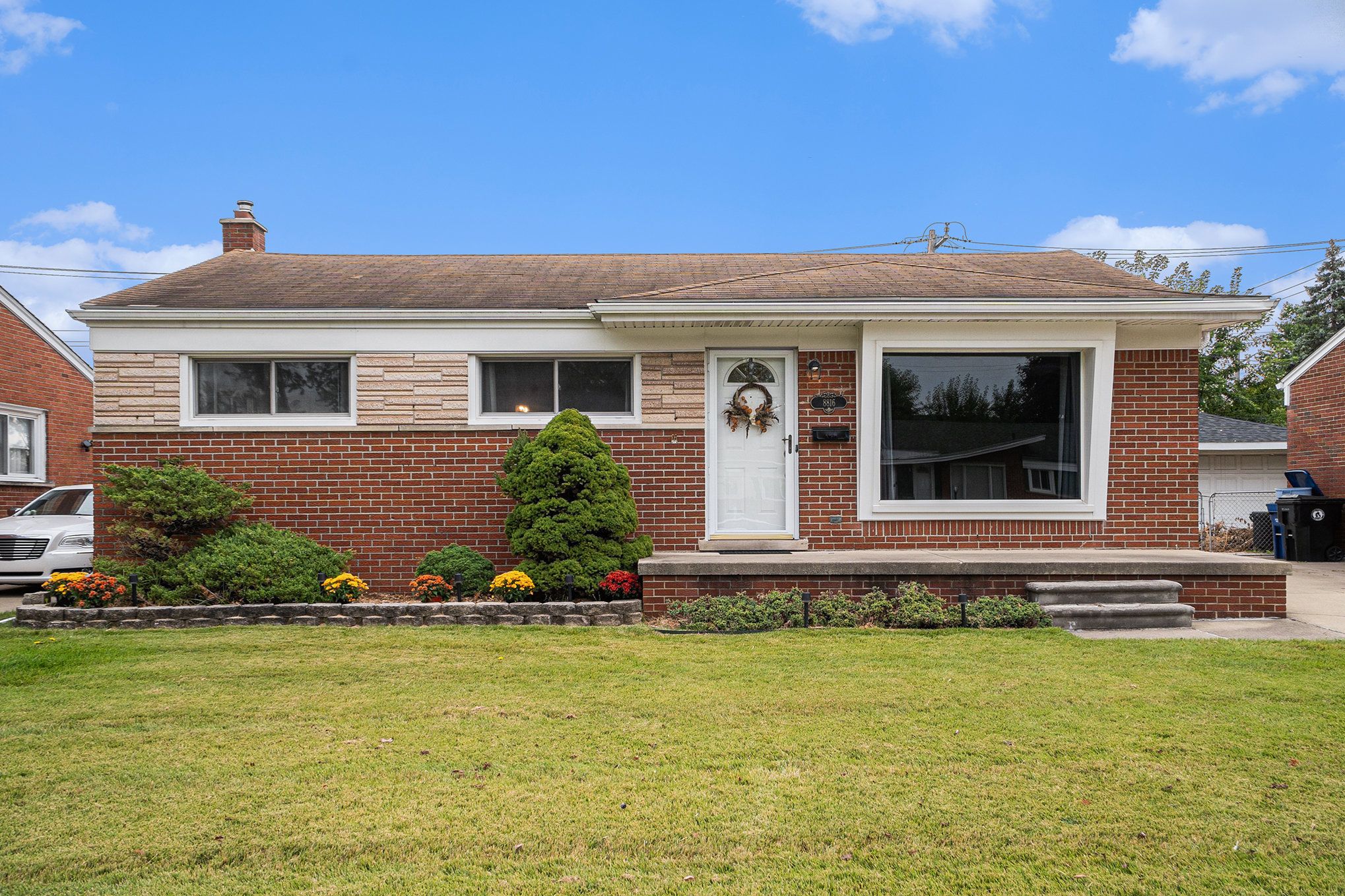 Robindale , Redford, MI 48239