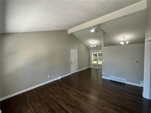 806 Sw Lea Dr, Lee's Summit, MO, 64081-2636 | Card Image