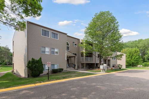 b16-1225 Ferndale St N, Maplewood, MN, 55119-7161 | Card Image
