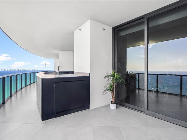 APT-5505 - 18555 Collins Ave, Condo with 3 bedrooms, 5 bathrooms and null parking in Sunny Isles Beach FL | Image 43