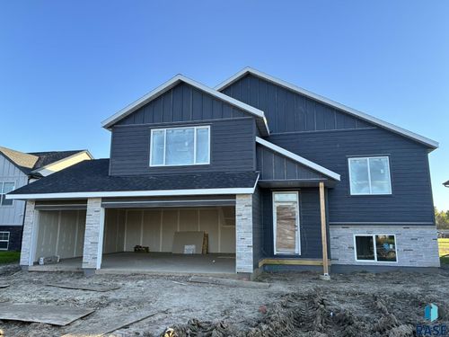 913 Estate St Street, Harrisburg, SD, 57032 | Card Image