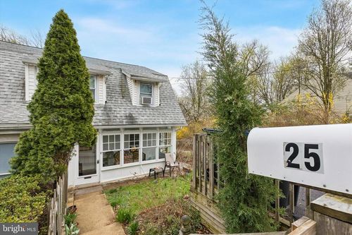 25 Woodbine Ave, PAOLI, PA, 19301-1139 | Card Image