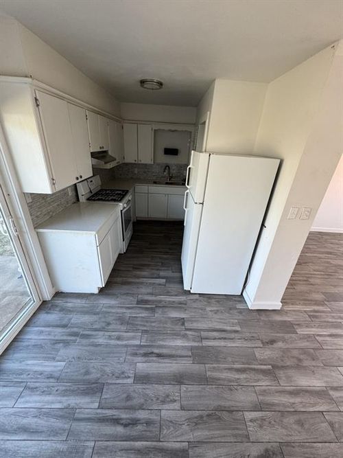 2512 Yorkshire Ave, Moore, OK, 73160-1168 | Card Image