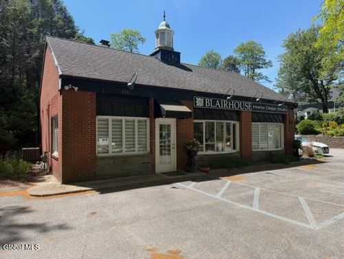 428 Loudon Road, Colonie, NY, 12211 | Card Image
