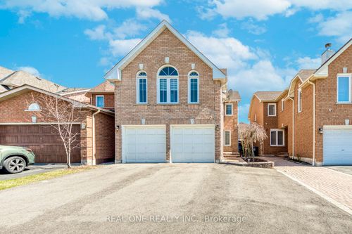 826 Winterton Way, Mississauga, ON, L5V2A5 | Card Image