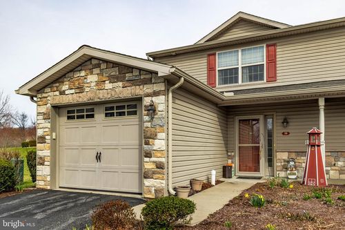 38 N Oakwood Ln, Selinsgrove, PA, 17870-7586 | Card Image