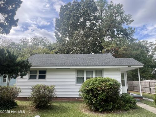 409 Arbor St, Greenville, NC, 27834-3702 | Card Image