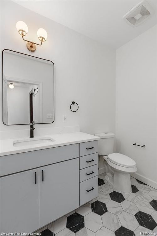 389 Saint Clair St, Grosse Pointe, MI, 48230-1501 | Card Image