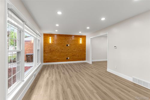 29729 Buckingham St, Livonia, MI, 48154-4423 | Card Image