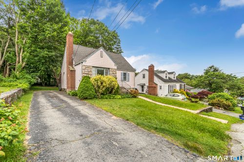 214 Thames St, New London, CT, 06320-3207 | Card Image