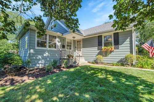 915 N Eagle St, Naperville, IL, 60563-2501 | Card Image