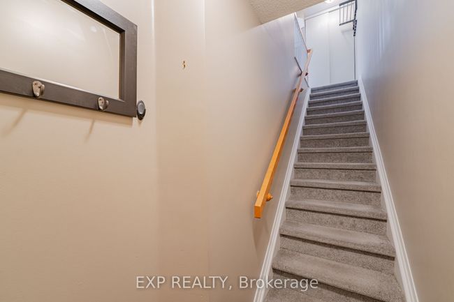 254 Cresthaven Dr, Condo with 2 bedrooms, 3 bathrooms and 1 parking in Ottawa ON | Image 5