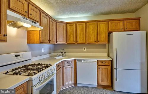 61 Aspen Ct, HAMILTON, NJ, 08619-4605 | Card Image