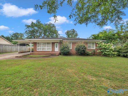 303 Veterans Dr, Scottsboro, AL, 35768-2124 | Card Image