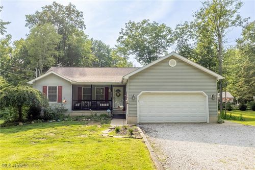 2127 Flame Lake Dr, Roaming Shores, OH, 44084-9434 | Card Image