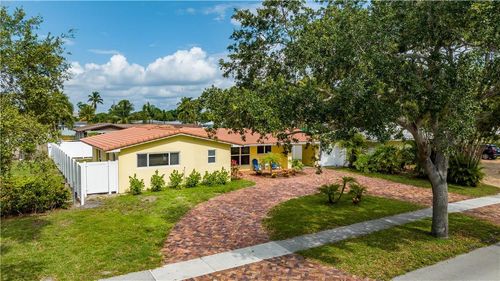 907 Se 12th Ave, Deerfield Beach, FL, 33441-5878 | Card Image