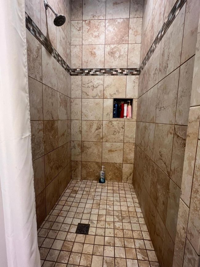 Lodge - Shower | Image 39
