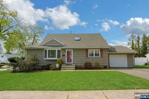 16 Addicks Rd, Westwood, NJ, 07675-3524 | Card Image
