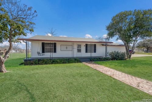 1014 Berlin St, Castroville, TX, 78009-3820 | Card Image