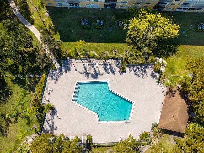 APT-415K - 1300 Sw 125 Th Ave, Condo with 2 bedrooms, 2 bathrooms and null parking in Pembroke Pines FL | Image 33