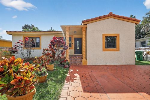 520 Ne 111th St, Miami, FL, 33161-7158 | Card Image