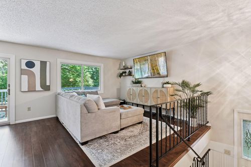 1042 Pontiac Ln, Chanhassen, MN, 55317-9449 | Card Image