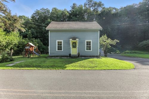 76 Hampden St, Chester, MA, 01011-9737 | Card Image