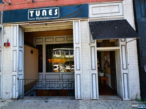 225 Washington St, Hoboken, NJ, 07030-4700 | Card Image