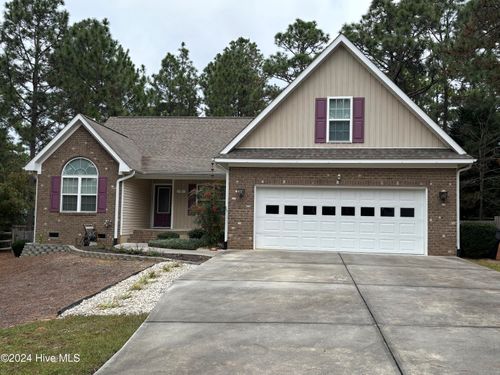7 Moore Dr, Pinehurst, NC, 28374-8519 | Card Image