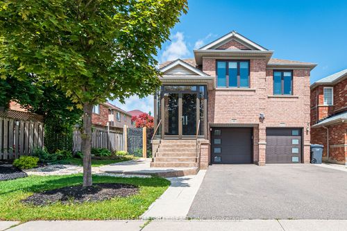 4 Silverbell Crt, Brampton, ON, L7A3V3 | Card Image