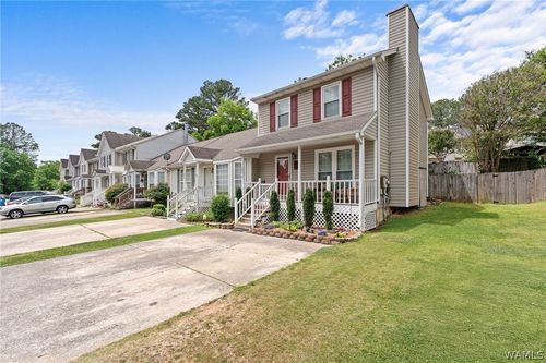 352 Jamestown Manor Dr, Gardendale, AL, 35071-4638 | Card Image