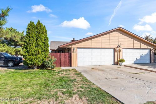 1209 S 43rd Ave, Yakima, WA, 98908-3908 | Card Image